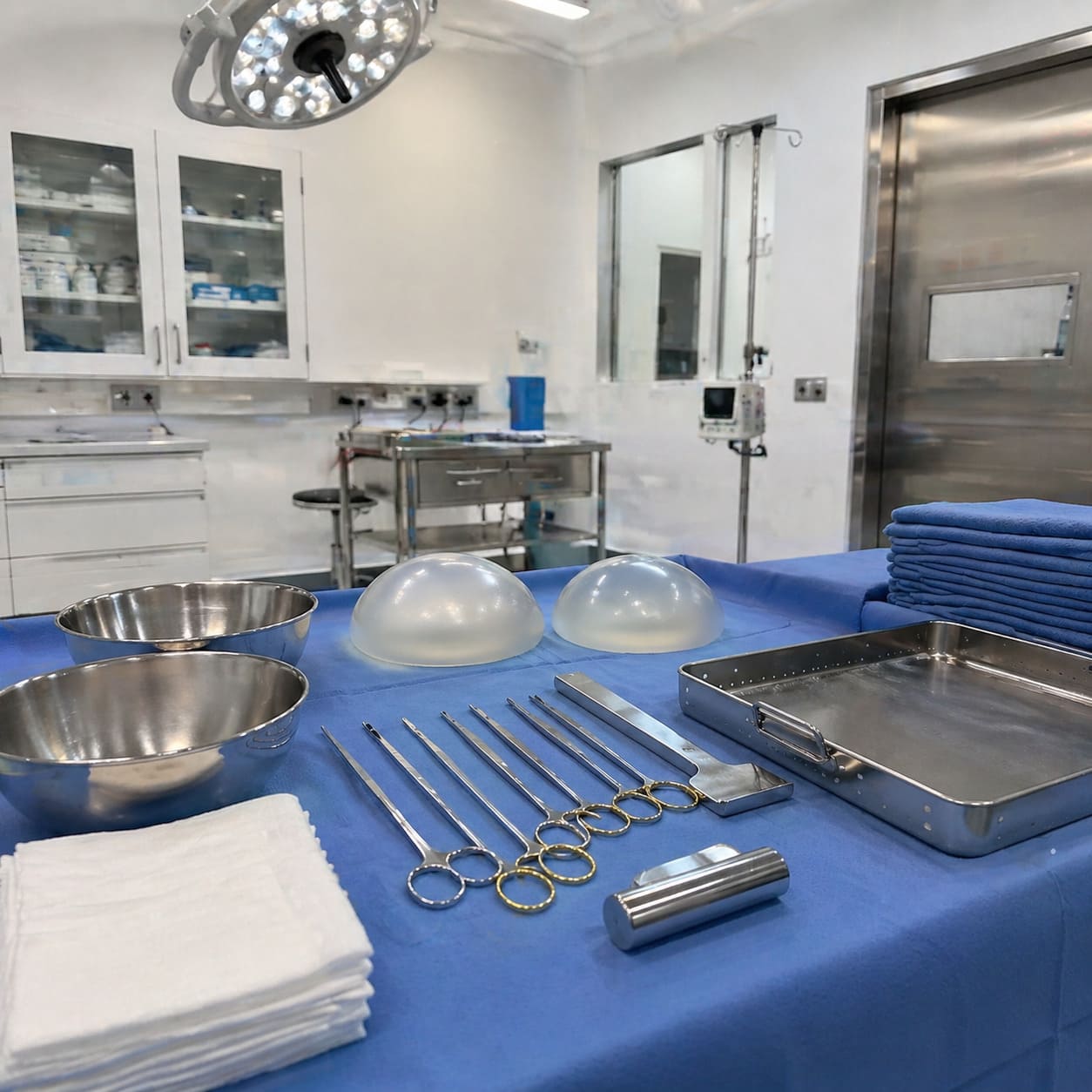 Breast Augmentation Surgical Instruments – Operating Theatre Equipment Setup